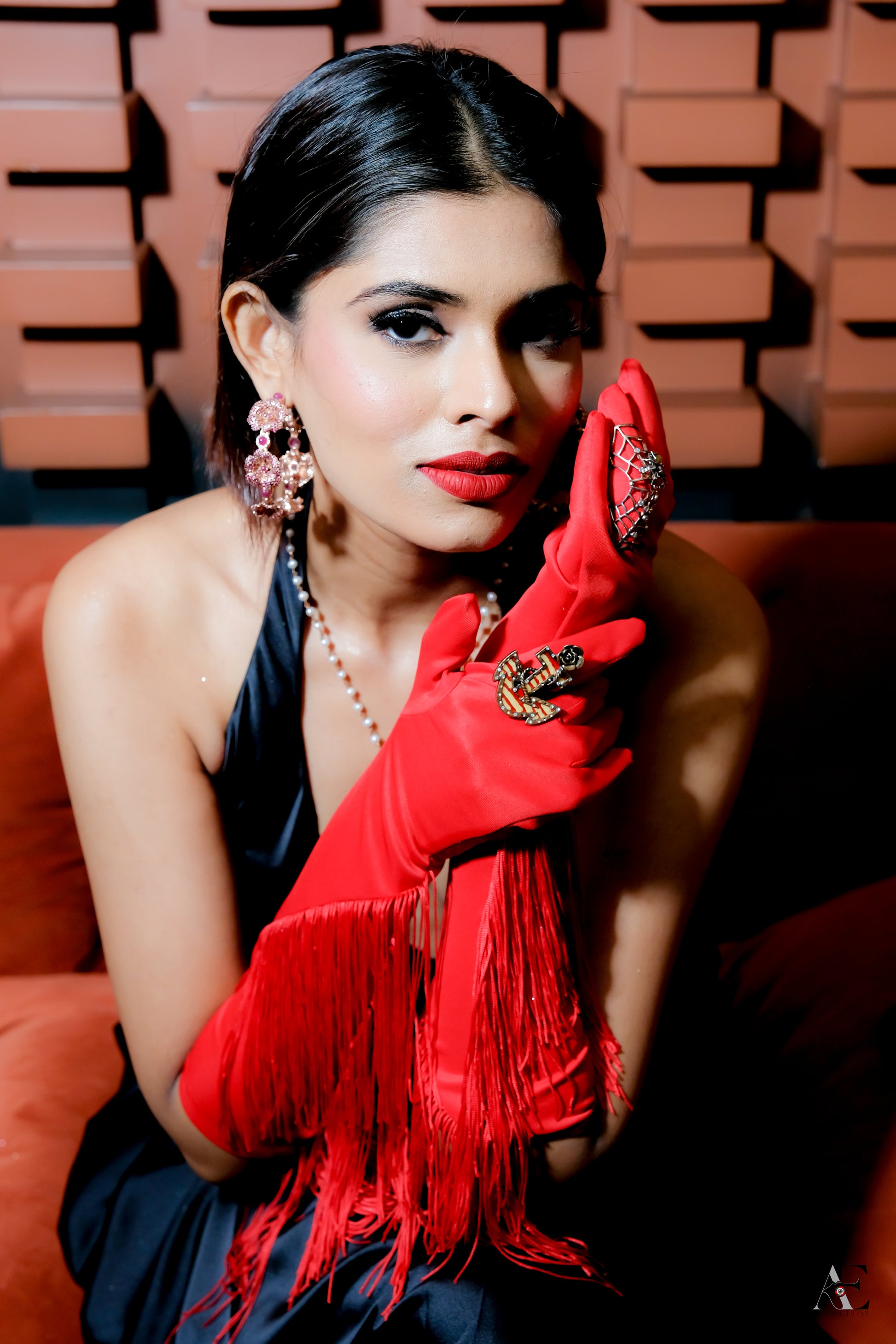 Scarlet Swirl Gloves